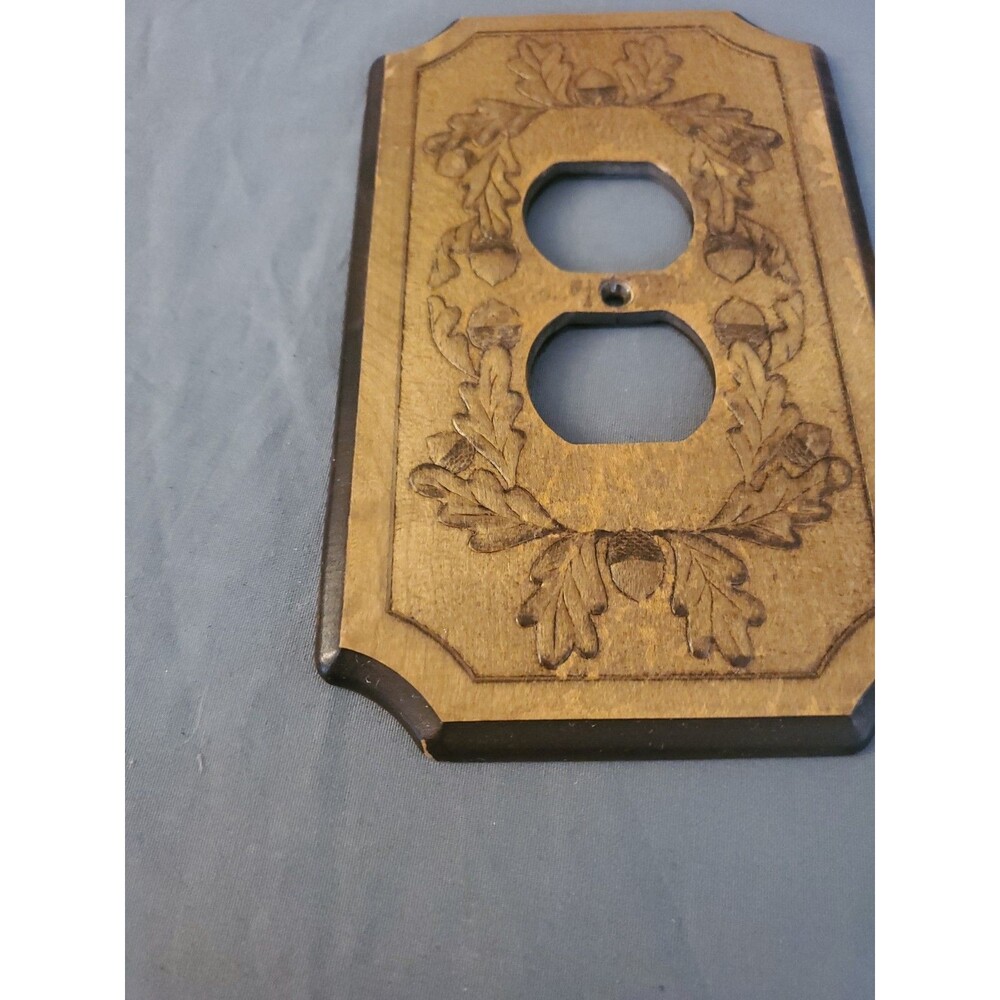 Vintage MCM Wooden Acorn Oak Leaf Theme Outlet Wall Plate Cover - Picture 5 of 6
